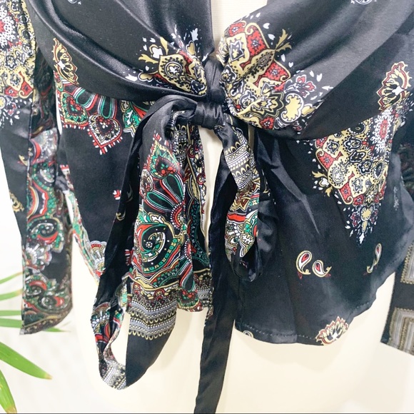 Banjul low v neck blouse - Picture 2 of 8